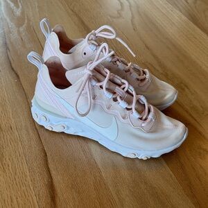 Nike women’s React Element 55 ‘Pale pink’
Size: 7.5